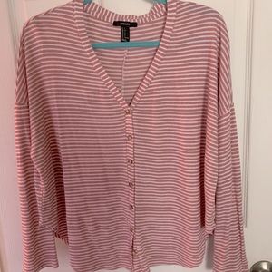 Cute dusty pink and white cropped long sleeved top
